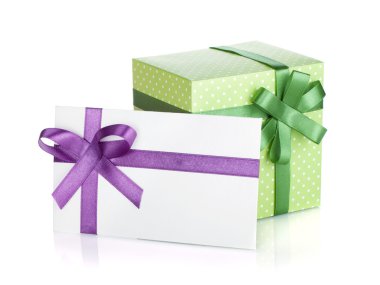 hediye kutusu ve şerit ve baş harfi