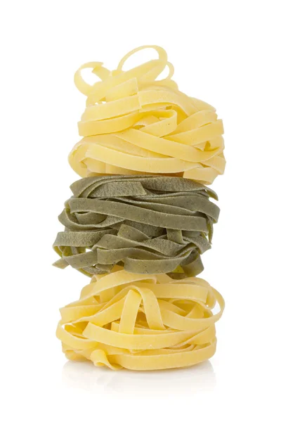 Fettuccine cuib de paste colorate — Fotografie, imagine de stoc