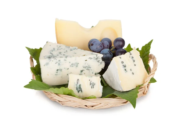 Különféle sajtok és a szőlő — Stock Fotó