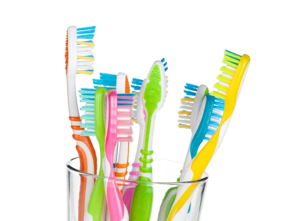 ガラスのカラフルな歯ブラシ — ストック写真