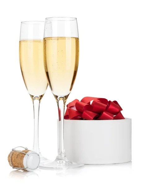 Champagne glasses and gift — Stock Photo, Image