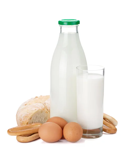 Μπουκάλι γάλα, γυαλί, το ψωμί και τα αυγά — Φωτογραφία Αρχείου