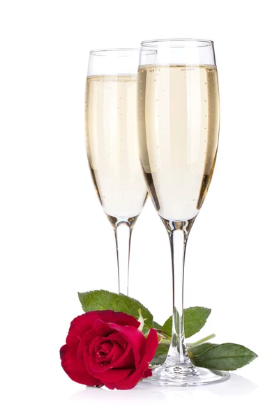 Due bicchieri di champagne e rosa — Foto Stock