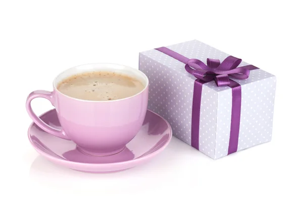 Purple coffee cup and gift box — Stock Photo, Image