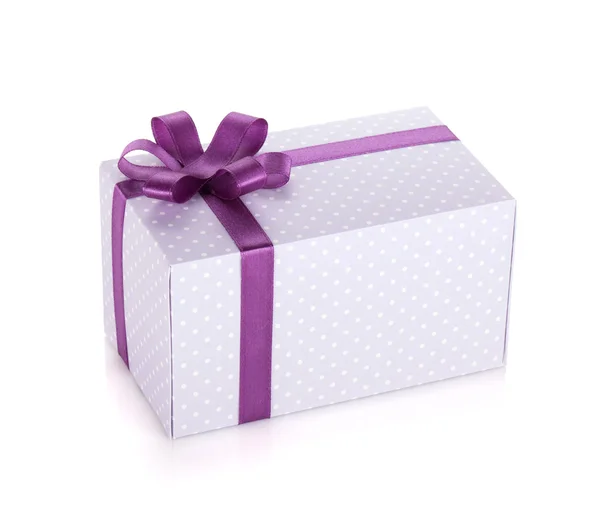 Blauwe geschenkdoos met violet lint en boog — Stockfoto