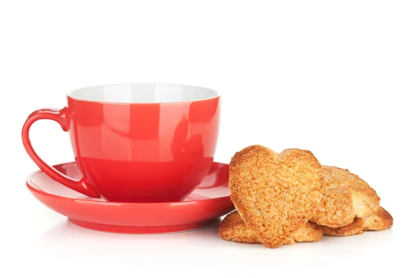 Tazza di caffè rosso e biscotti a forma di cuore — Foto Stock