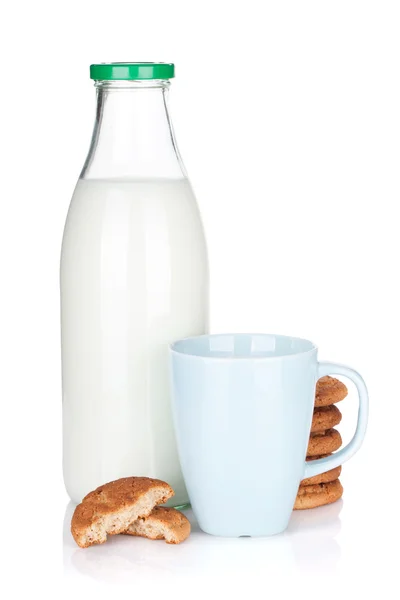 Tazza, bottiglia di latte e biscotti — Foto Stock