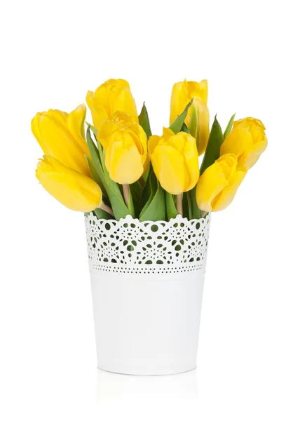 Tulipes jaunes dans un vase — Photo