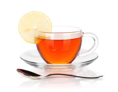 siyah çay limon dilimi ve kaşık ile cam fincan