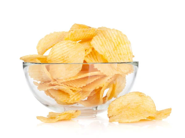 Chipsy w szklanej misce — Zdjęcie stockowe