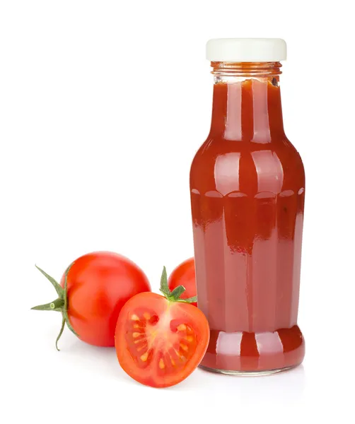 Garrafa de ketchup de tomate e tomates maduros — Fotografia de Stock
