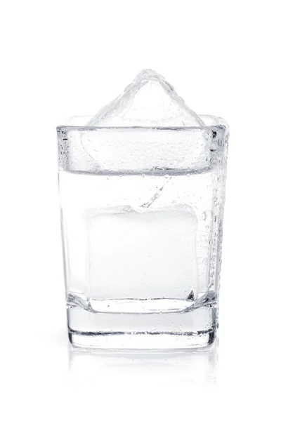 Buz küpleri ile votka Shot — Stok fotoğraf
