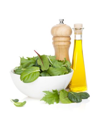 Bir kasede taze yeşil salata