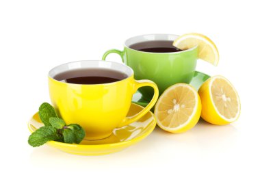 iki renkli bardak çay limon ve nane