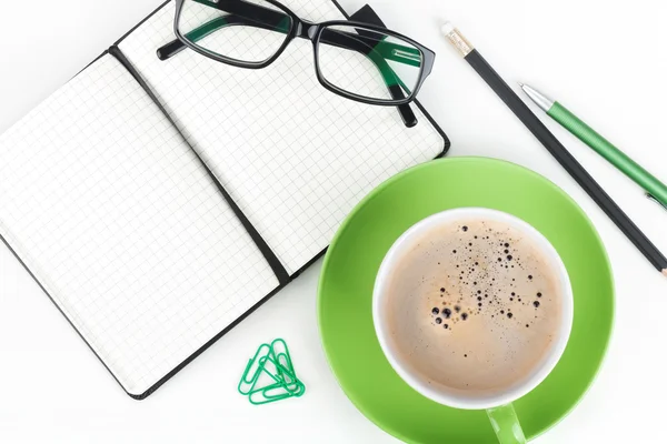 Tasse à café et fournitures de bureau — Photo