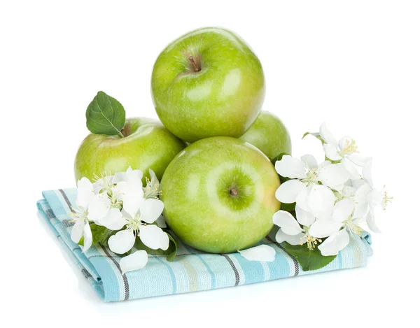 Ripe green apples and flowers — Stock Photo, Image