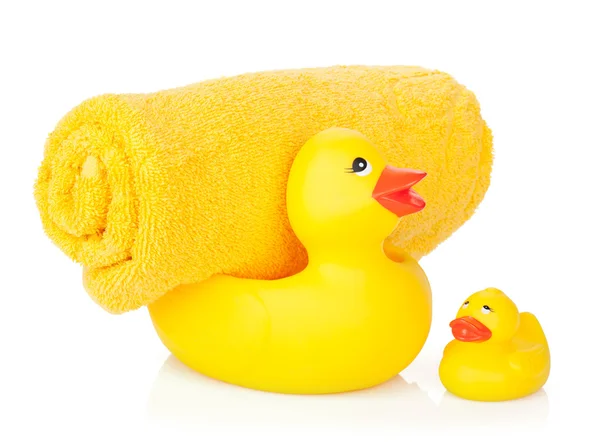 Pato de borracha com toalha de banho — Fotografia de Stock