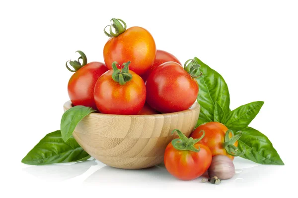 Ripe tomatoes, basil, garlic — Stock Photo, Image