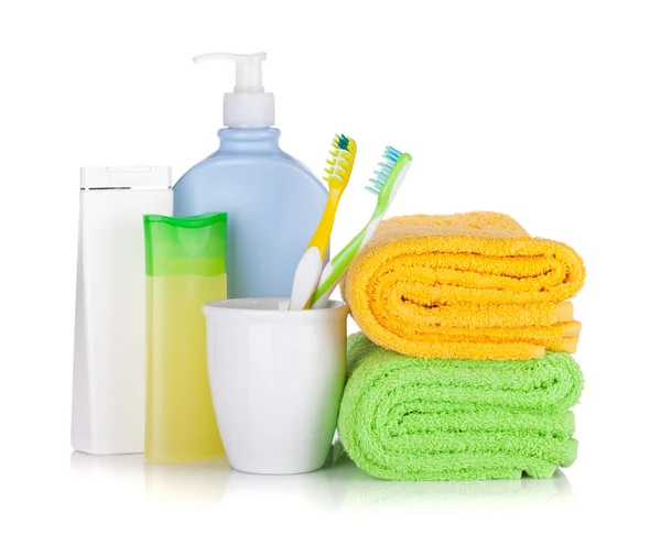 Toothbrushes, cosmetics bottles and two towels — Stock Photo, Image