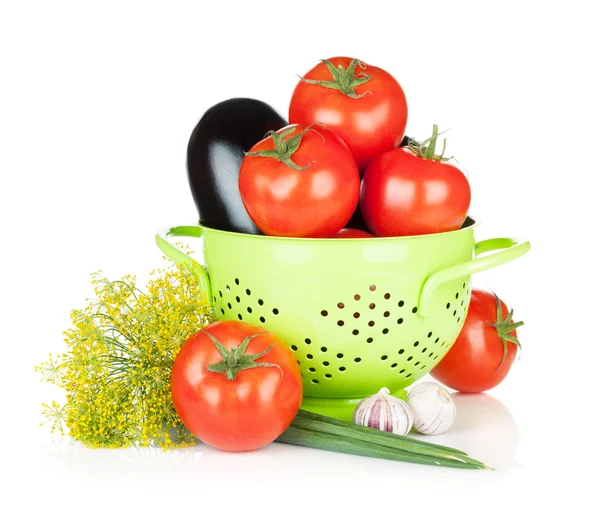 Verduras frescas maduras en colador — Foto de Stock