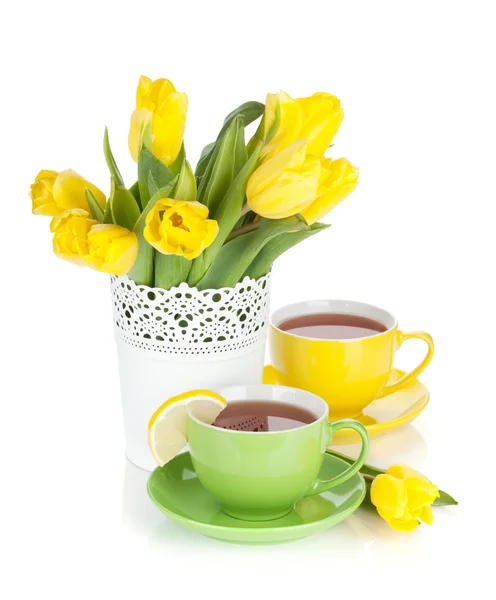 Yellow tulips and tea with lemon — Stock Photo, Image