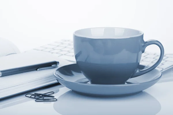 Kaffe kopp och kontorsmateriel — Stockfoto