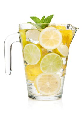 ev yapımı limonata ile sürahi
