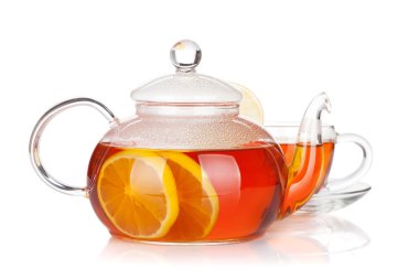 Cam bardak ve limon ile çay siyah çaydanlık