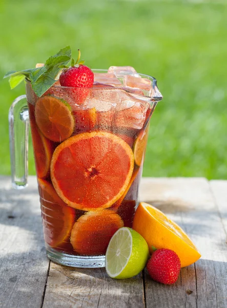 Refreshing fruit sangria (punch) — Stock Photo, Image