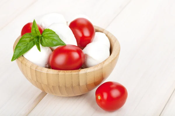 Mozzarella cheese with cherry tomatoes and basil — Stock Photo, Image