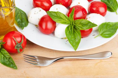 Caprese salatası