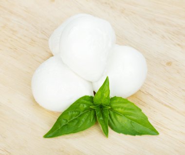 Fesleğenli Mozzarella peyniri
