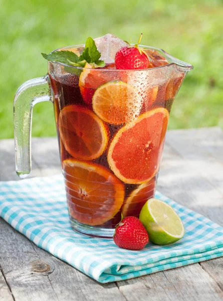 Refreshing fruit sangria (punch) — Stock Photo, Image