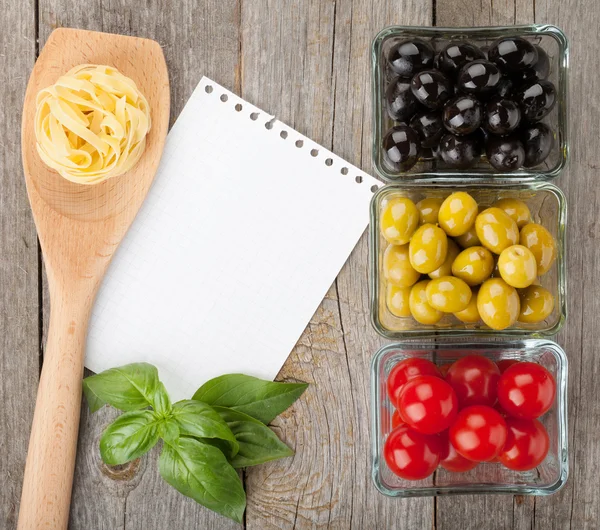 Papel de bloco de notas em branco para receitas — Fotografia de Stock