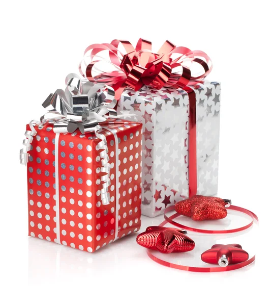 Cajas de regalo de Navidad y decoración — Foto de Stock