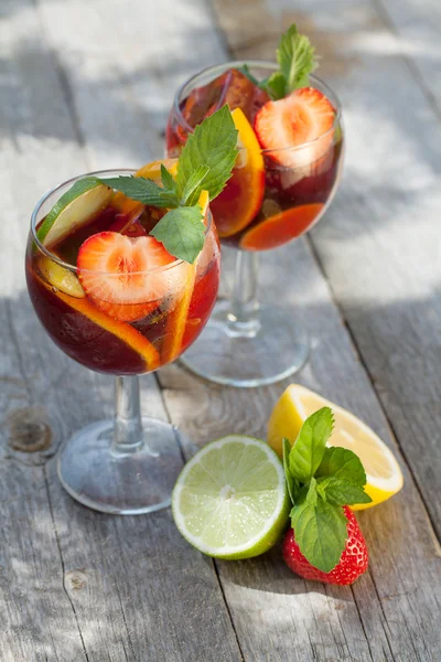 Refreshing fruit sangria (punch) — Stock Photo, Image