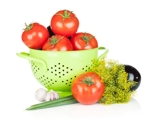 Verduras frescas maduras en colador —  Fotos de Stock
