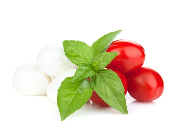 Queijo mussarela com tomate cereja e manjericão — Fotografia de Stock