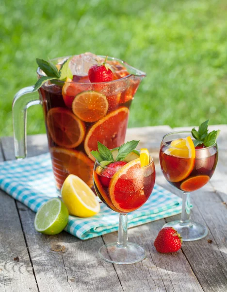 Refreshing fruit sangria (punch) — Stock Photo, Image