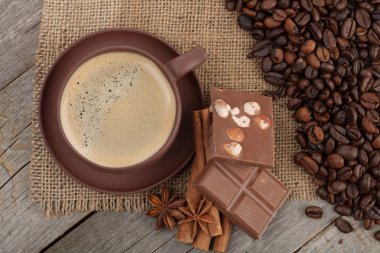 baharatlar ve Çikolata kahve fincanı