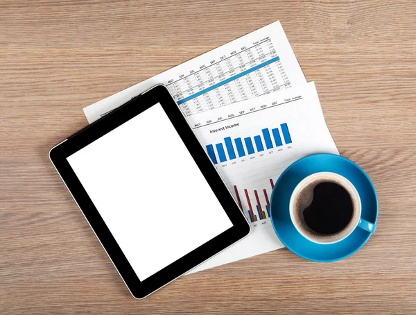 Tablet with blank screen and coffee cup — Stock Photo, Image