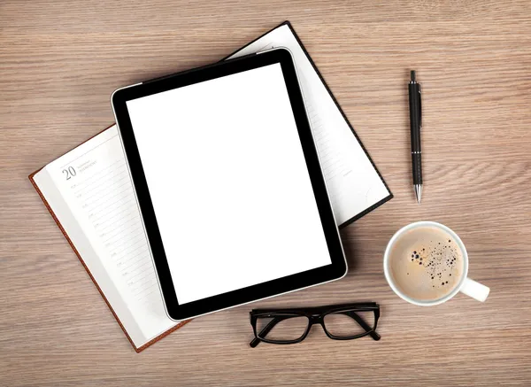 Tableta con pantalla en blanco y taza de café —  Fotos de Stock