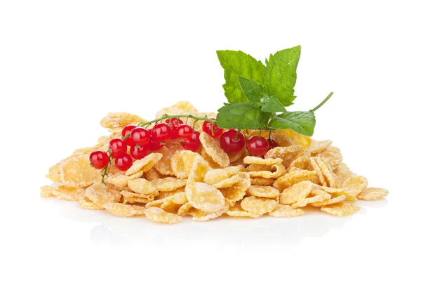 Corn flakes heap med bär — Stockfoto