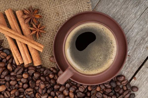 Coffee cup with spices on wooden table — Stock Photo, Image