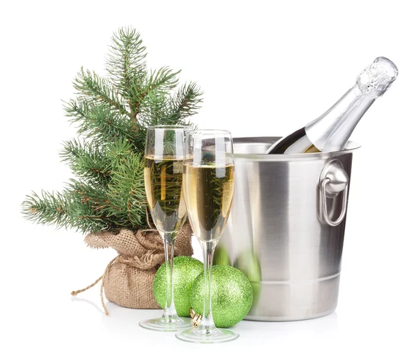 Kerstmis champagne fles in emmer, bril en fir tree — Stockfoto