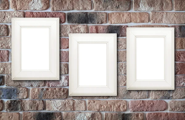 Fotoframes op bakstenen muur — Stockfoto