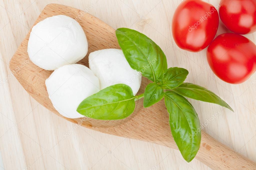 Mozzarella, tomatoes and basil