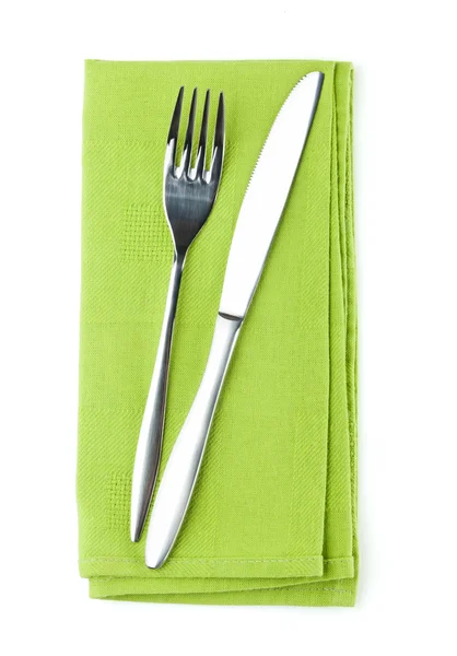 タオルの上にナイフとフォークの銀製品や食器セット — ストック写真