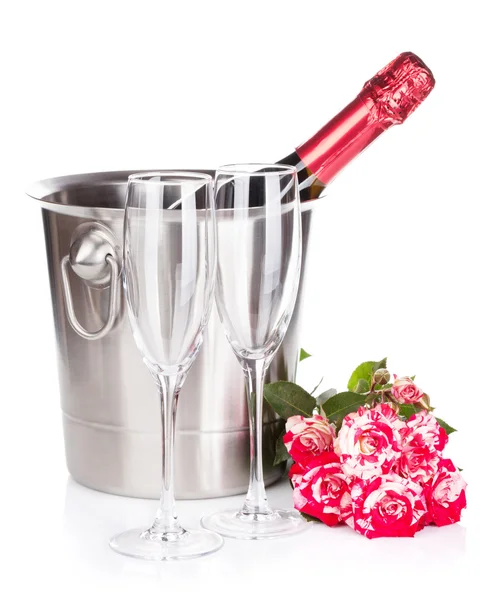 Champagne, glasses and red roses — Stock Photo, Image