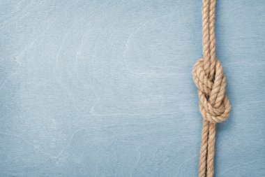 gemi ipe düğüm ahşap doku zemin üzerine